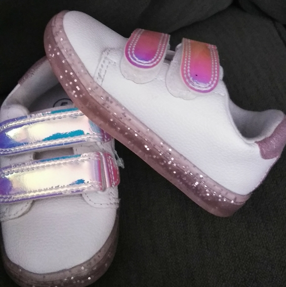 Girls/toddler shoes and 1pair of slippers - Picture 4 of 7